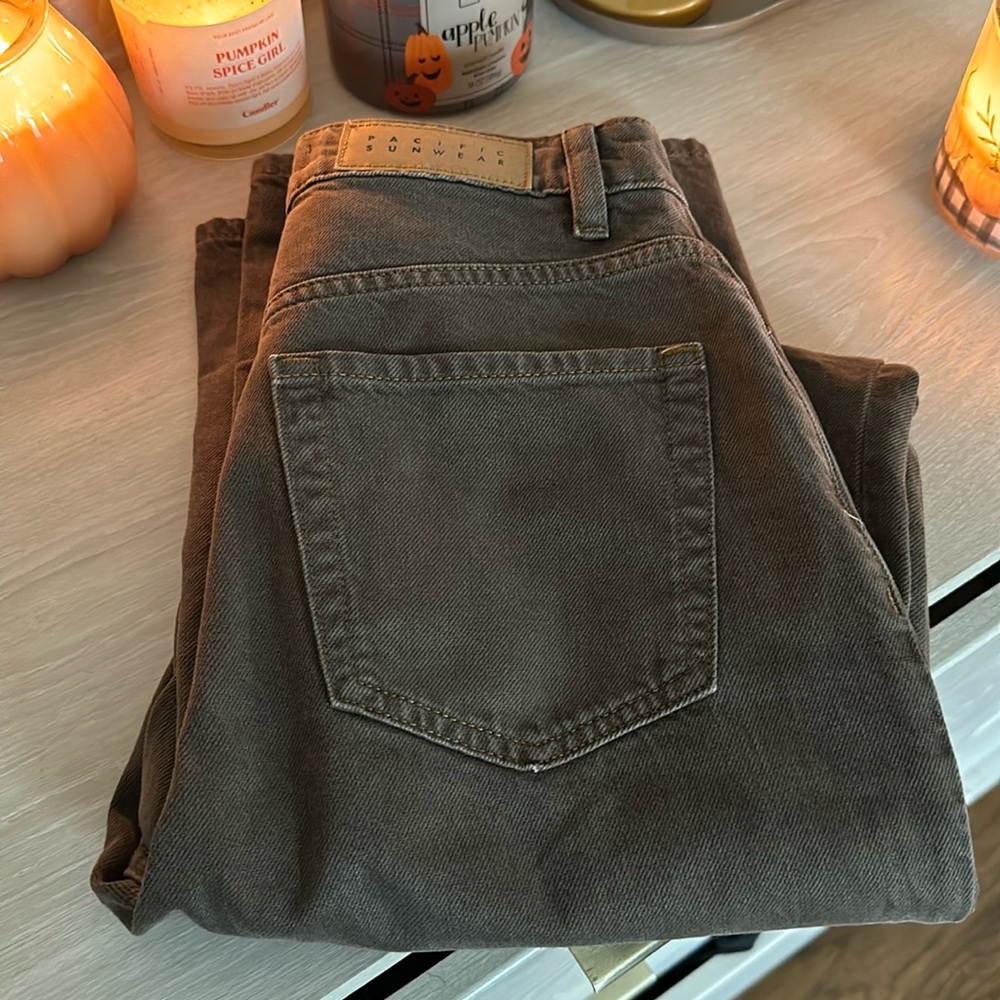 Brand new never worn PacSun jeans. Faded brown. Size 26 90s boyfriend style